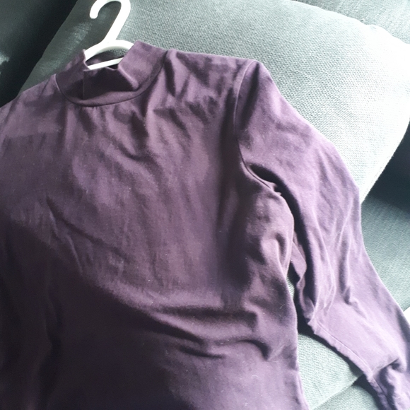 Croft and Barrow Long Sleeve Mockneck Classic Tee in Maroon, size Large - Picture 6 of 8